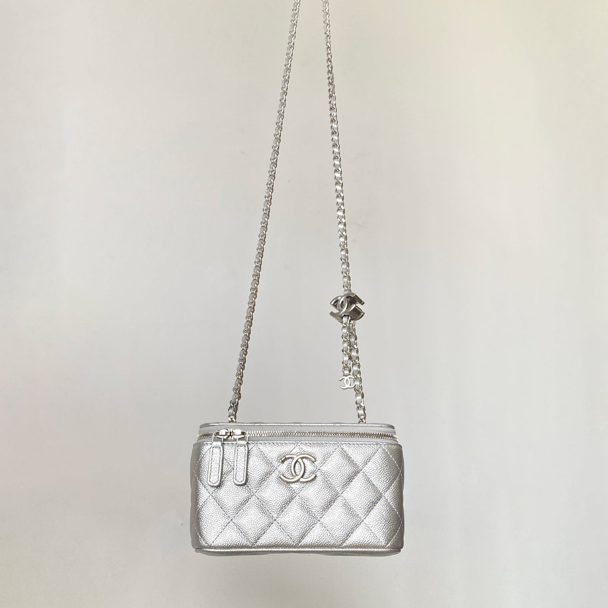 Chanel Women's Retro Vanity Series Solid Color Double C Adjustable Buckle Plaid Leather Shoulder Crossbody Casual Cosmetic Bag Bags #77857